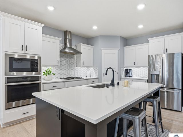 18405 Birch Avenue, Omaha, NE 68136