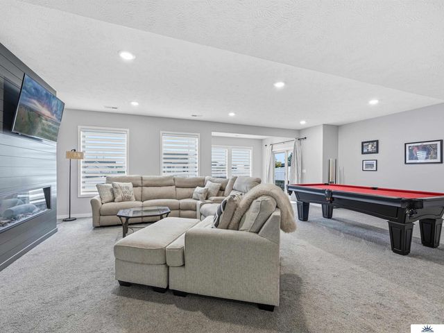 18405 Birch Avenue, Omaha, NE 68136
