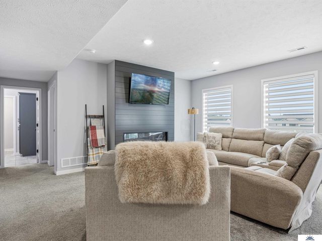 18405 Birch Avenue, Omaha, NE 68136