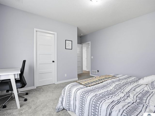 18405 Birch Avenue, Omaha, NE 68136