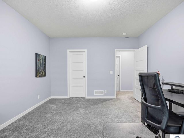 18405 Birch Avenue, Omaha, NE 68136