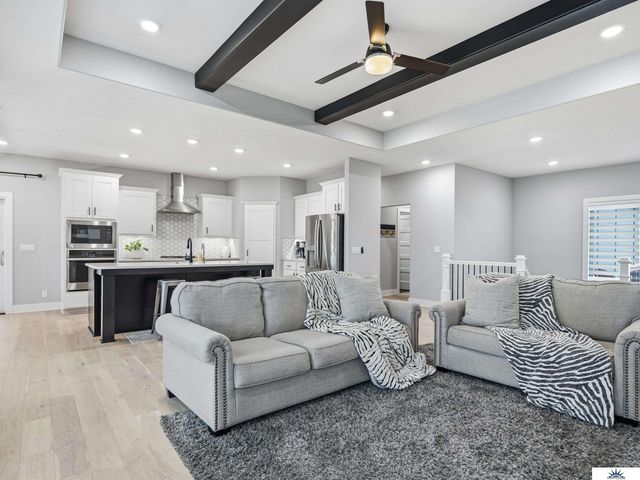 18405 Birch Avenue, Omaha, NE 68136