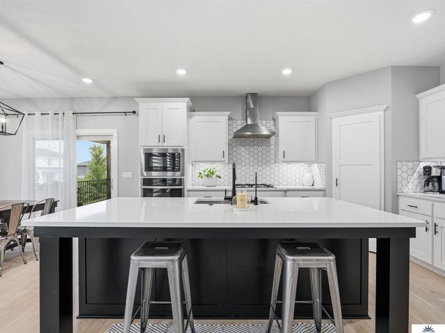 18405 Birch Avenue, Omaha, NE 68136