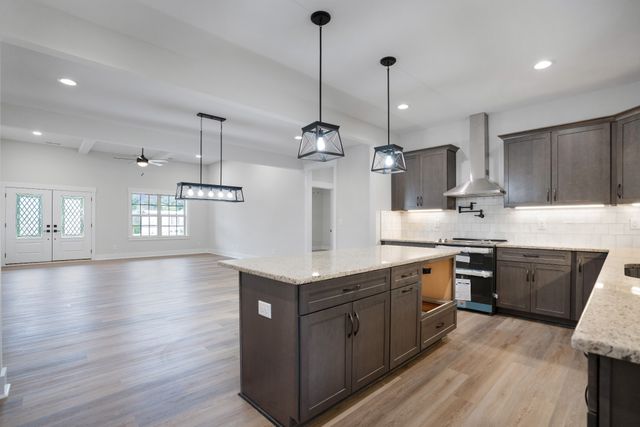 2615 Cooper Creek Rd, Woodlawn, TN 37191