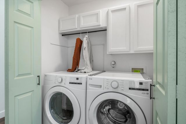 6128 Full Moon Avenue NW, Albuquerque, NM 87114