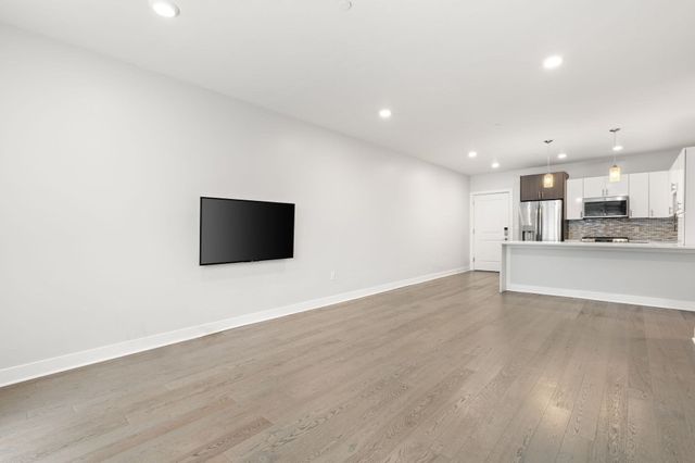 2 Cliveden Street 201E, Quincy, MA 02169