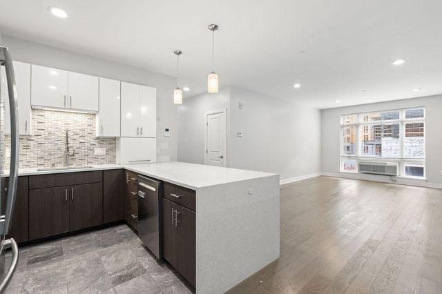 2 Cliveden Street 201E, Quincy, MA 02169