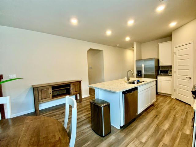 246 El Capitan LOOP, Dripping Springs, TX 78620