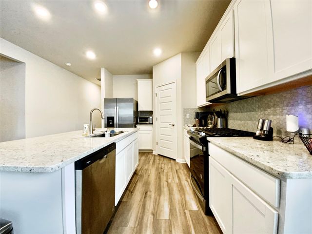 246 El Capitan LOOP, Dripping Springs, TX 78620