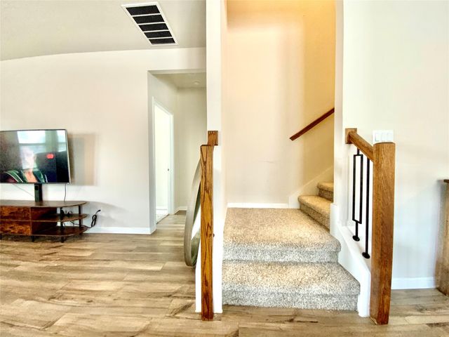 246 El Capitan LOOP, Dripping Springs, TX 78620