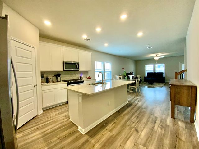 246 El Capitan LOOP, Dripping Springs, TX 78620