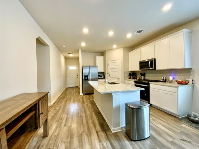 246 El Capitan LOOP, Dripping Springs, TX 78620