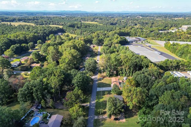 304 Parlier Avenue NE, Conover, NC 28613