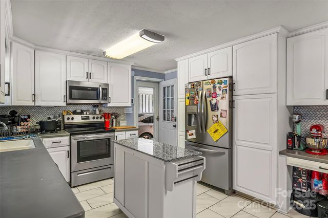 304 Parlier Avenue NE, Conover, NC 28613