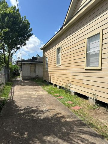 404 James Street, Houston, TX 77009