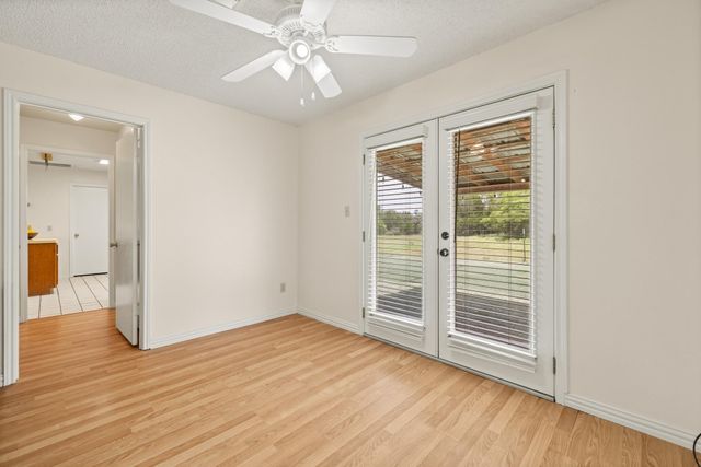 1471 County Road A, Lexington, TX 78947