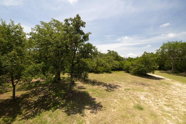 1471 County Road A, Lexington, TX 78947