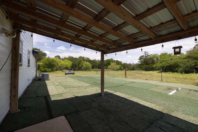 1471 County Road A, Lexington, TX 78947