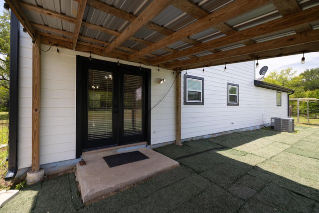 1471 County Road A, Lexington, TX 78947