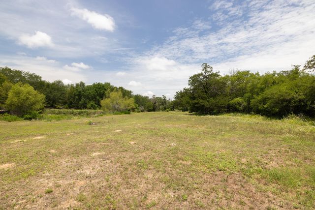 1471 County Road A, Lexington, TX 78947
