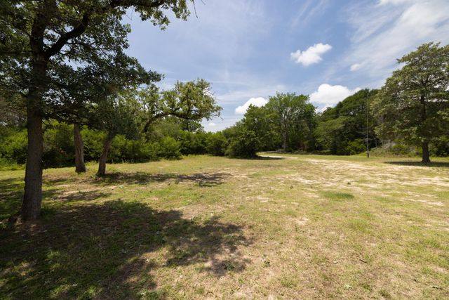 1471 County Road A, Lexington, TX 78947