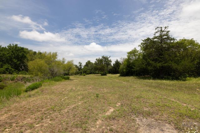 1471 County Road A, Lexington, TX 78947
