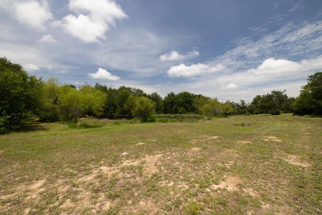 1471 County Road A, Lexington, TX 78947