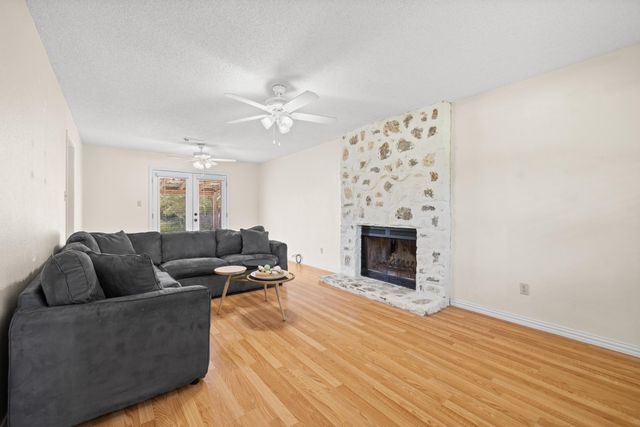 1471 County Road A, Lexington, TX 78947