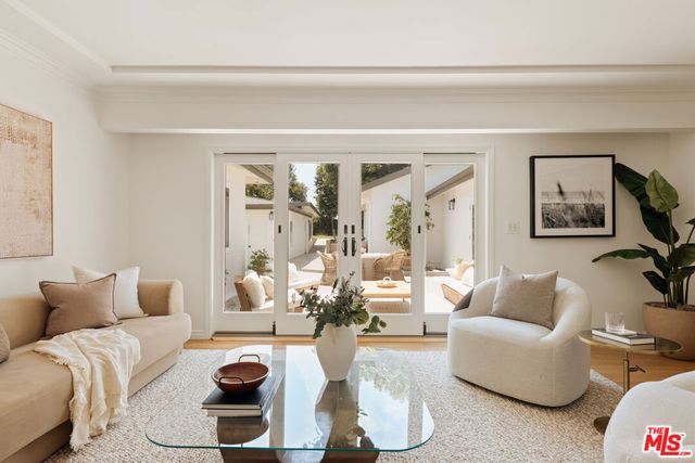 6364 W 77th Street, Los Angeles, CA 90045