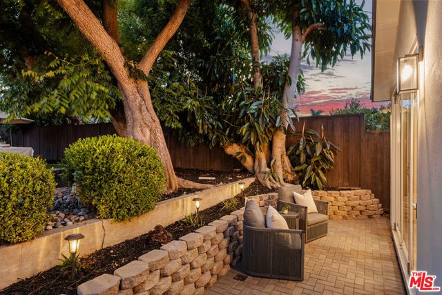 6364 W 77th Street, Los Angeles, CA 90045