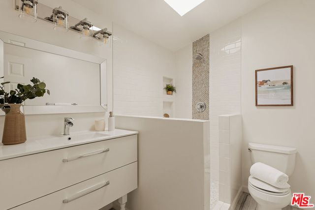 6364 W 77th Street, Los Angeles, CA 90045