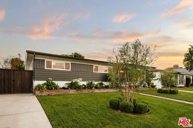 6364 W 77th Street, Los Angeles, CA 90045