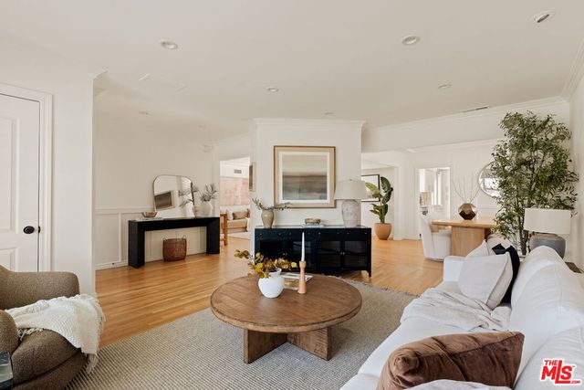 6364 W 77th Street, Los Angeles, CA 90045