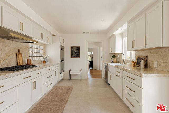 6364 W 77th Street, Los Angeles, CA 90045