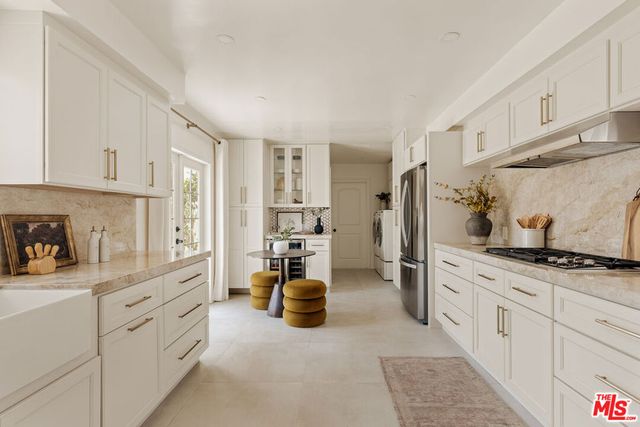 6364 W 77th Street, Los Angeles, CA 90045