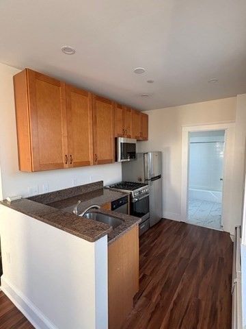 205 Cabot 7, Beverly, MA 01915