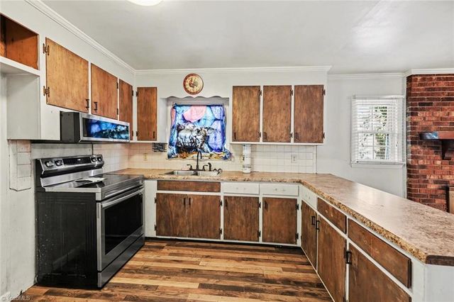 4240 Compton Drive, Winston-salem, NC 27107