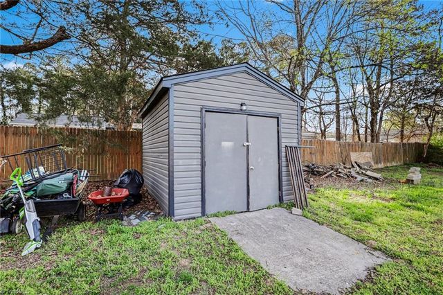 4240 Compton Drive, Winston-salem, NC 27107