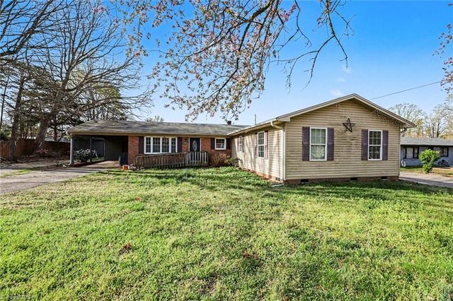 4240 Compton Drive, Winston-salem, NC 27107