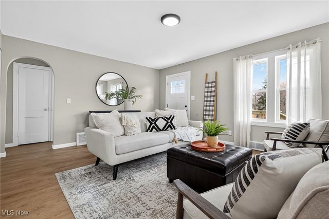 128 N Canfield Niles Road, Austintown, OH 44515