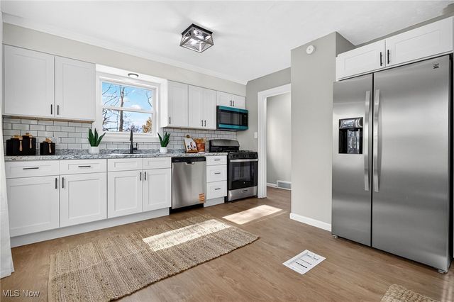 128 N Canfield Niles Road, Austintown, OH 44515