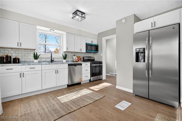 128 N Canfield Niles Road, Austintown, OH 44515