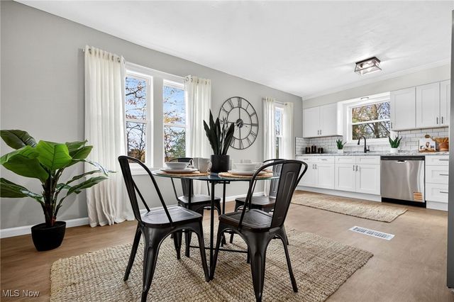 128 N Canfield Niles Road, Austintown, OH 44515