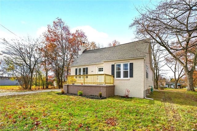 128 N Canfield Niles Road, Austintown, OH 44515