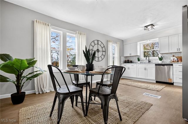 128 N Canfield Niles Road, Austintown, OH 44515