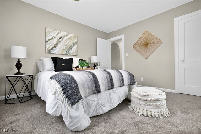 128 N Canfield Niles Road, Austintown, OH 44515