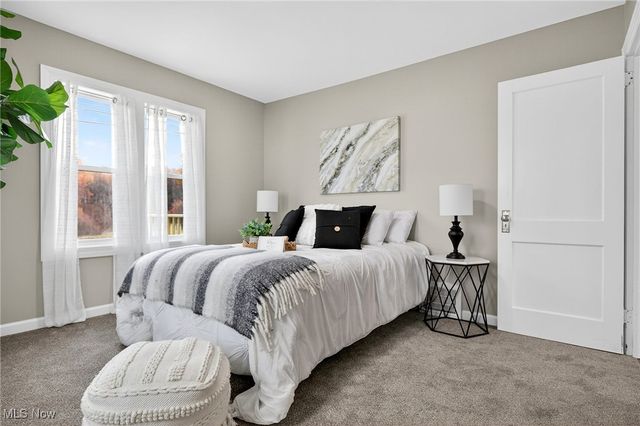 128 N Canfield Niles Road, Austintown, OH 44515