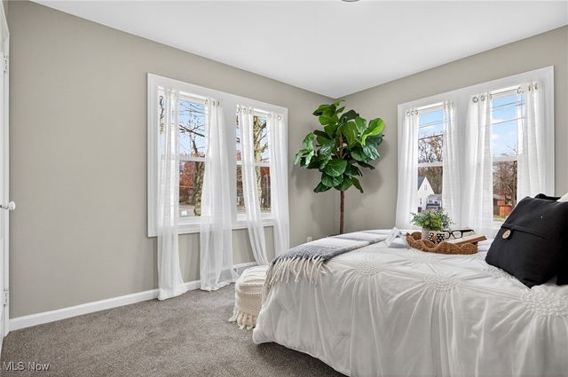 128 N Canfield Niles Road, Austintown, OH 44515