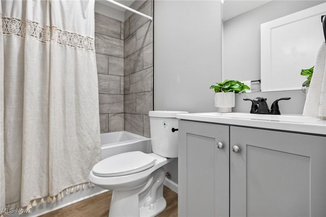 128 N Canfield Niles Road, Austintown, OH 44515