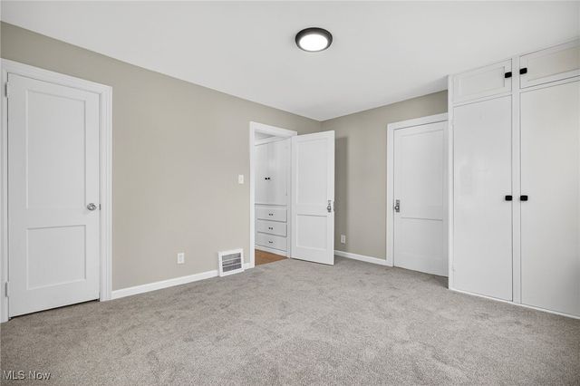 128 N Canfield Niles Road, Austintown, OH 44515